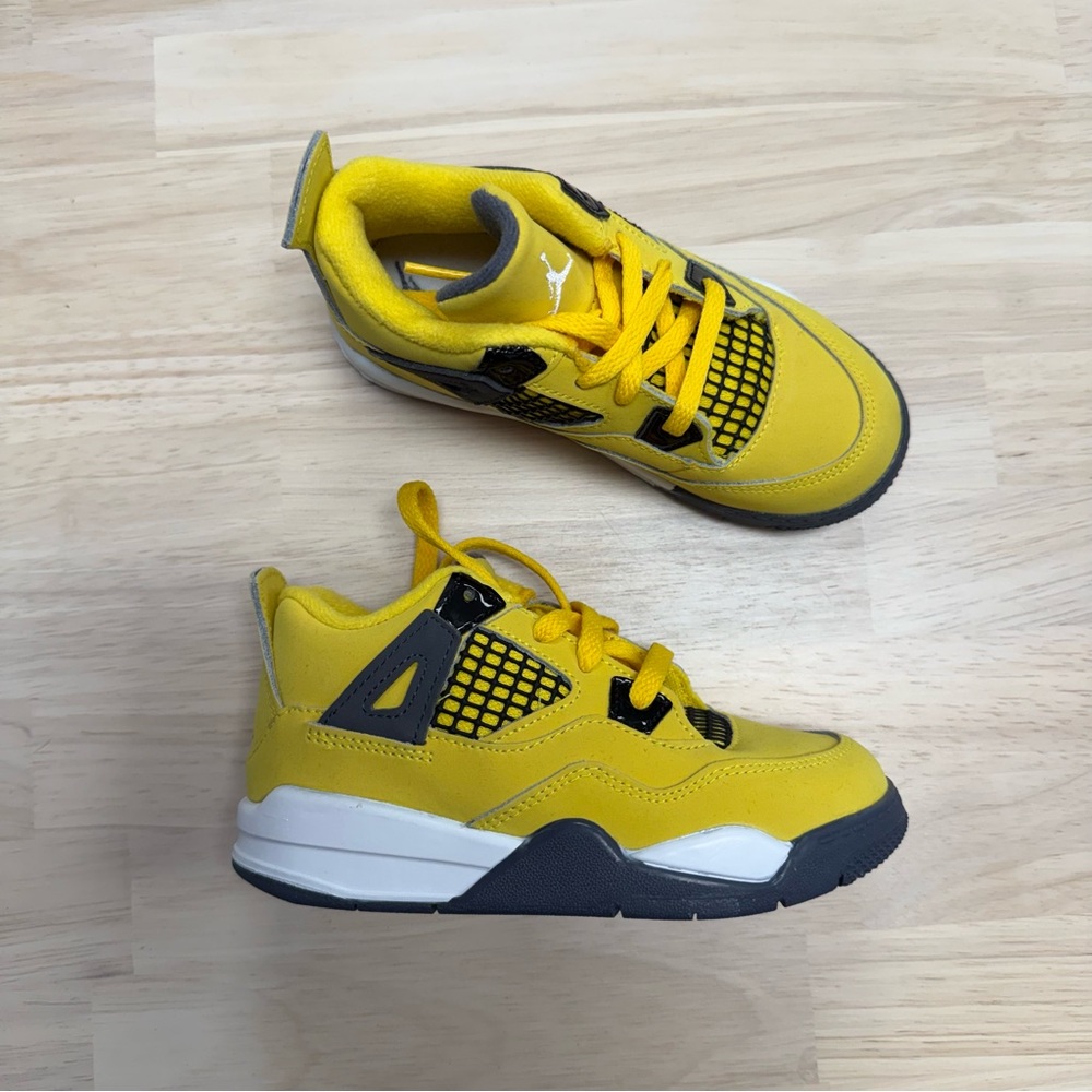 New! Jordan 4 Retro Lightning sneakers